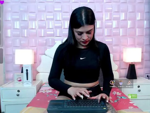 Live sex webcam photo for MeganWade #290877730