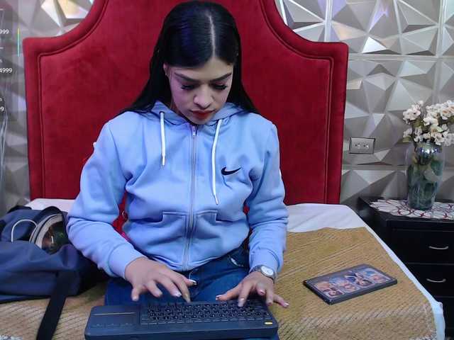 Live sex webcam photo for MeganWade #292073980