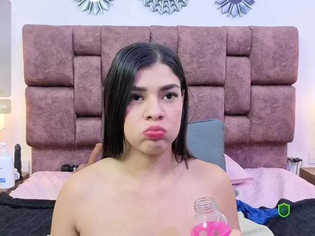 Live sex webcam photo for MeganWade #292342215