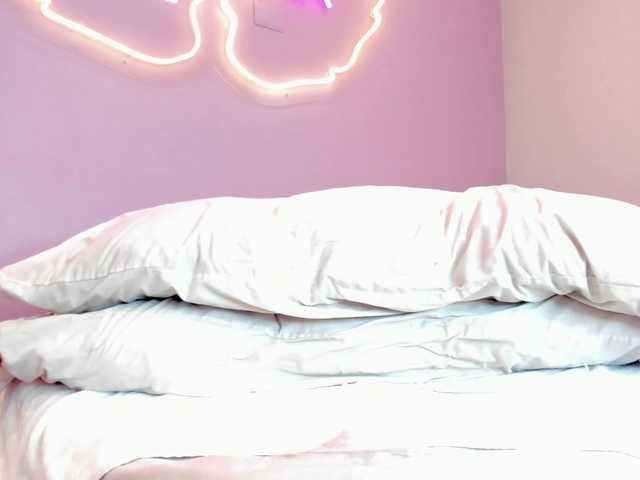 Live sex webcam photo for Megann-monroee #278111723