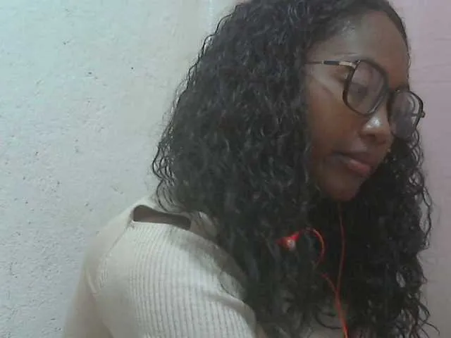 Live sex webcam photo for Megannehot #290846611