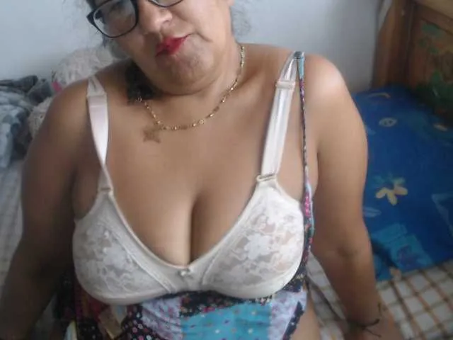Live sex webcam photo for Meganny2023 #293332305