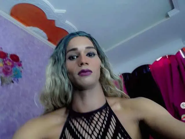 Live sex webcam photo for Megansweett1 #274666137