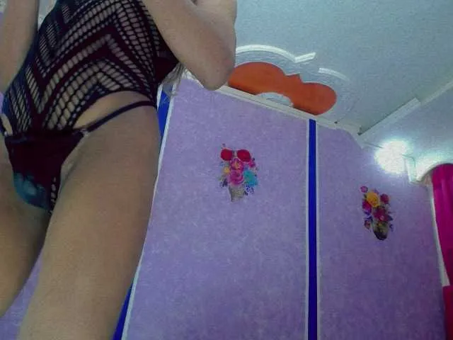 Live sex webcam photo for Megansweett1 #275070366