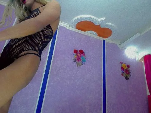 Live sex webcam photo for Megansweett1 #275114607