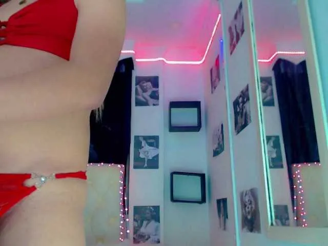 Live sex webcam photo for Megansweett1 #276543658