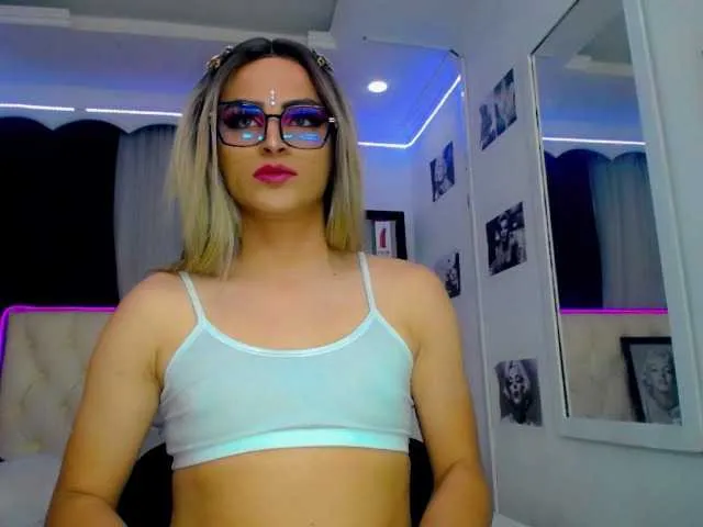 Live sex webcam photo for Megansweett1 #277296172