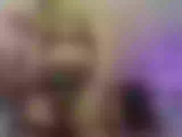 Live sex webcam photo for Megansweett1 #277357449