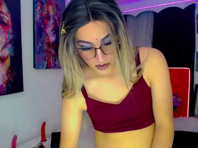 Live sex webcam photo for Megansweett1 #277567039