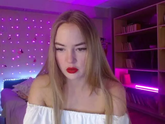 Live sex webcam photo for MeggyWaiss #275485935