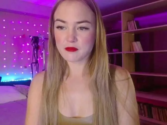 Live sex webcam photo for MeggyWaiss #275496626