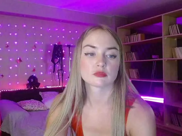 Live sex webcam photo for MeggyWaiss #275557918