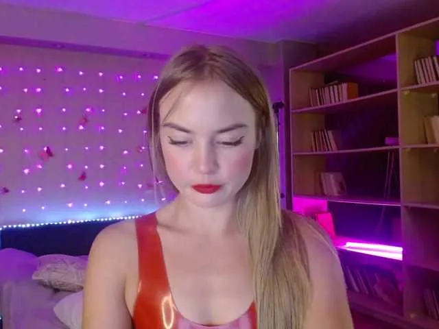 Live sex webcam photo for MeggyWaiss #275573626