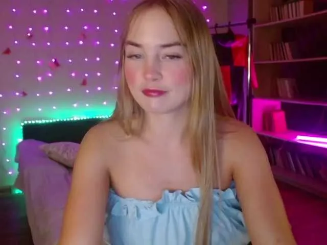 Live sex webcam photo for MeggyWaiss #275596993