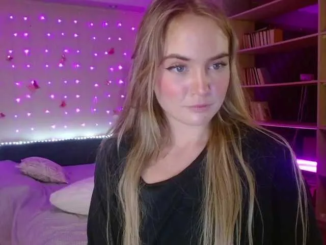 Live sex webcam photo for MeggyWaiss #275612986