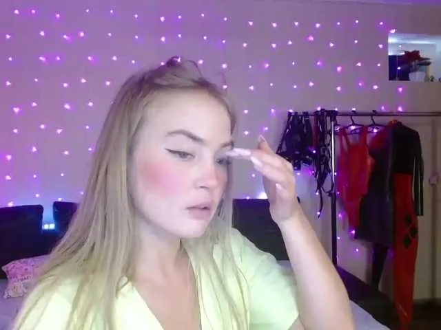 Live sex webcam photo for MeggyWaiss #275675085