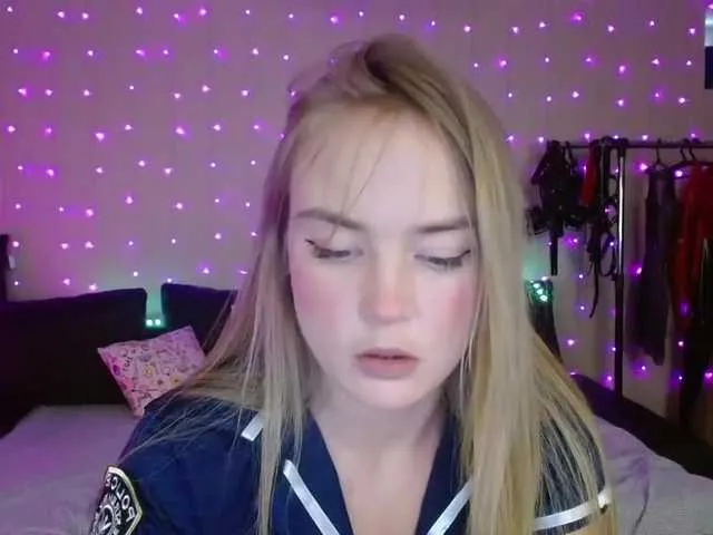 Live sex webcam photo for MeggyWaiss #275690305