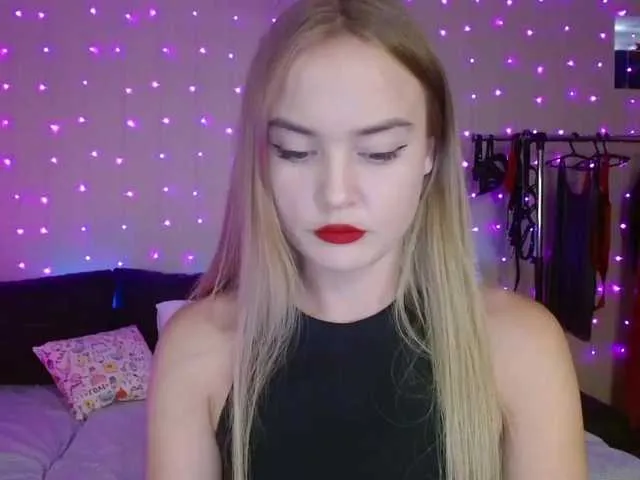 Live sex webcam photo for MeggyWaiss #275698196