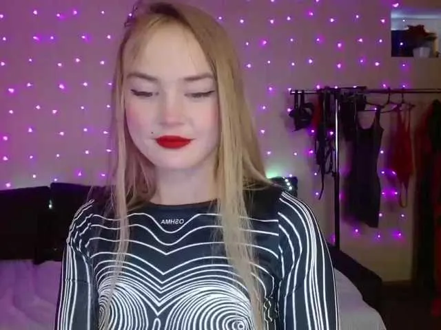 Live sex webcam photo for MeggyWaiss #275706171