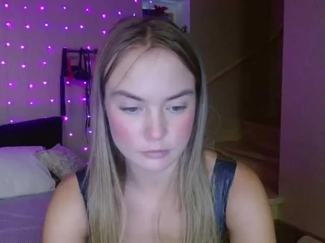 Live sex webcam photo for MeggyWaiss #275740860