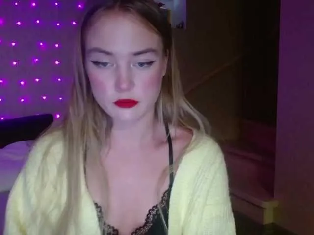 Live sex webcam photo for MeggyWaiss #275887174