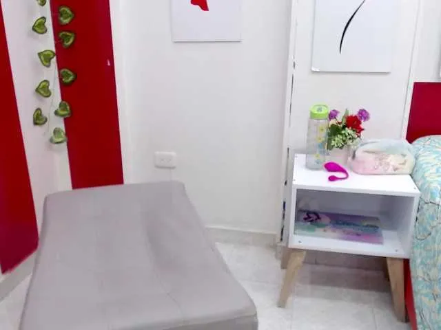 Live sex webcam photo for MeghanBratz #273912640