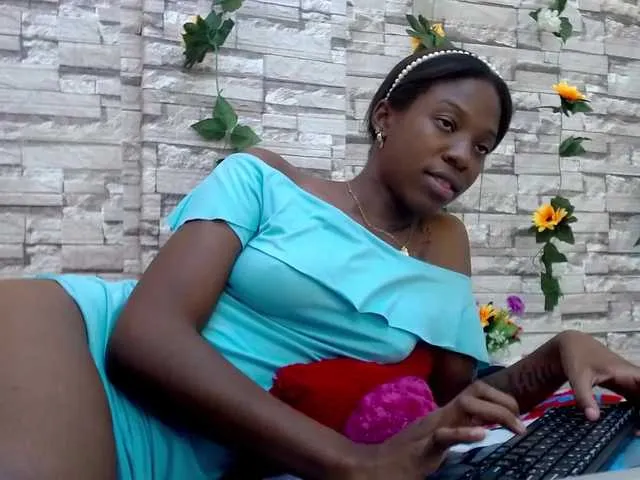 Live sex webcam photo for MeghanBratz #274403982