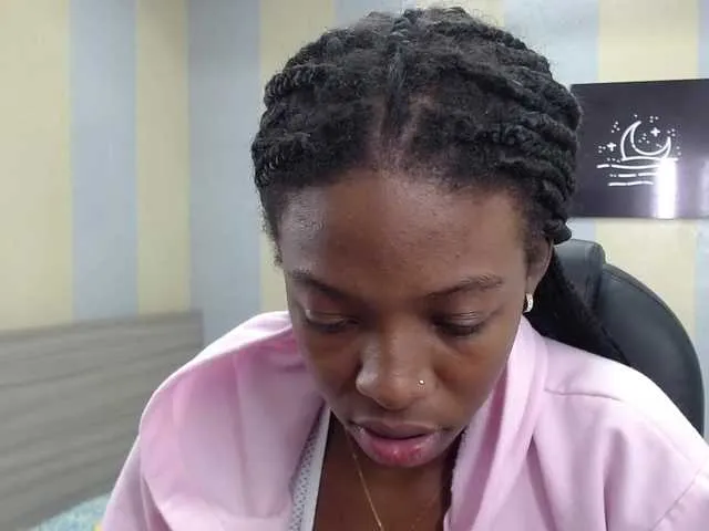 Live sex webcam photo for MeghanFoxy #275670979