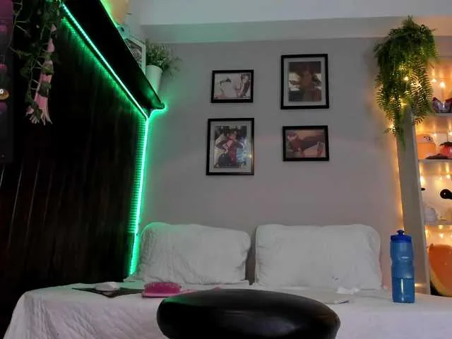 Live sex webcam photo for Mei-Vanna #277853887