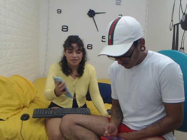 Live sex webcam photo for MeiAndKenji #277766330