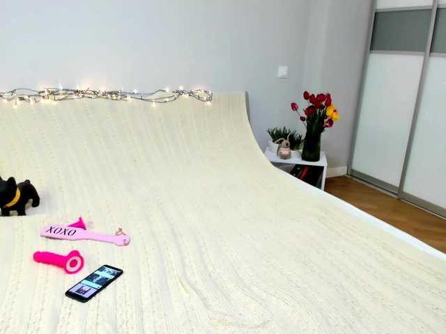 Live sex webcam photo for MelMooon #277788032