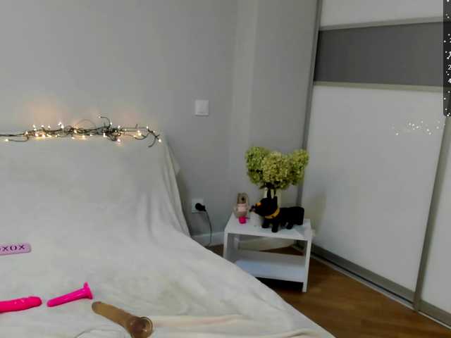 Live sex webcam photo for MelMooon #290009595