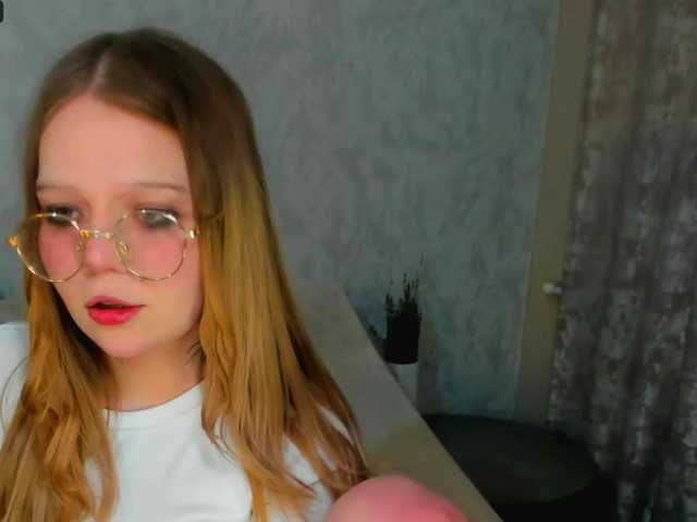 Live sex webcam photo for MelMooon #290423900