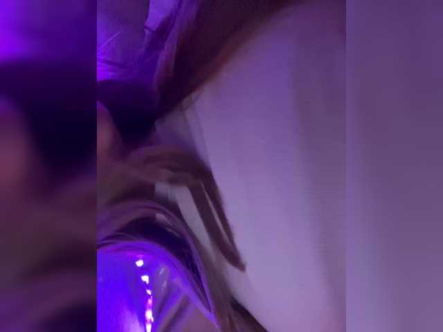 Live sex webcam photo for MelMooon #290524745