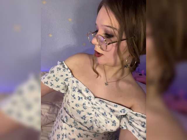 Live sex webcam photo for MelMooon #290579466