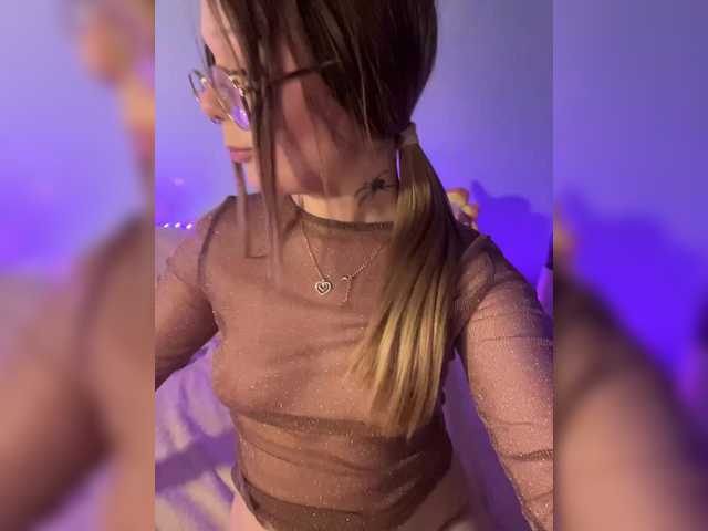 Live sex webcam photo for MelMooon #290671783