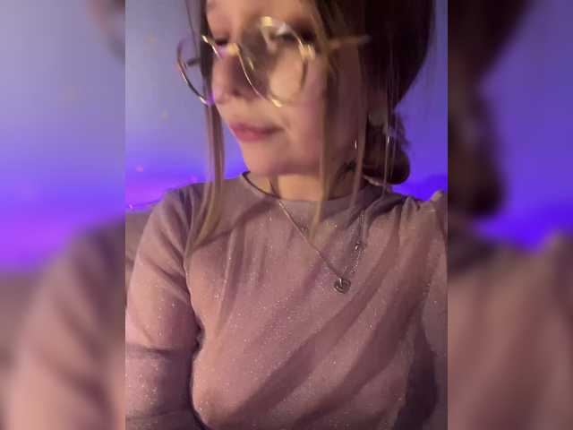 Live sex webcam photo for MelMooon #290688387