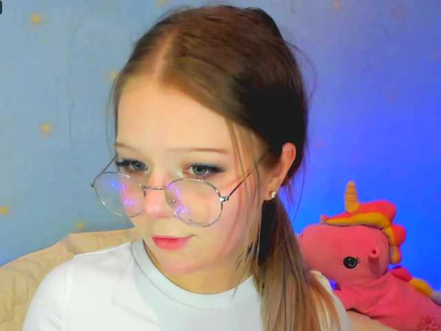 Live sex webcam photo for MelMooon #290884867