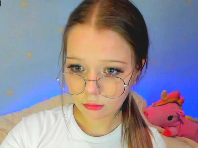 Live sex webcam photo for MelMooon #290910810