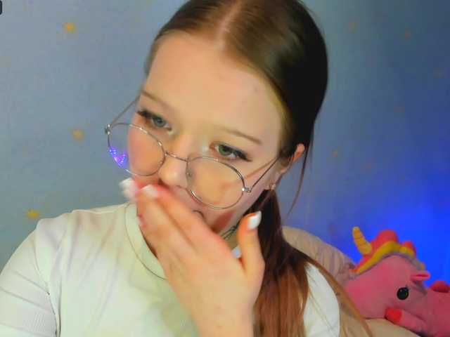 Live sex webcam photo for MelMooon #290979874