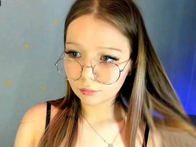 Live sex webcam photo for MelMooon #291112234