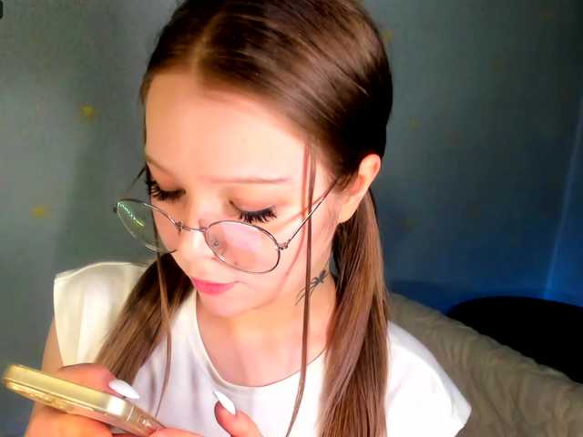 Live sex webcam photo for MelMooon #291255441