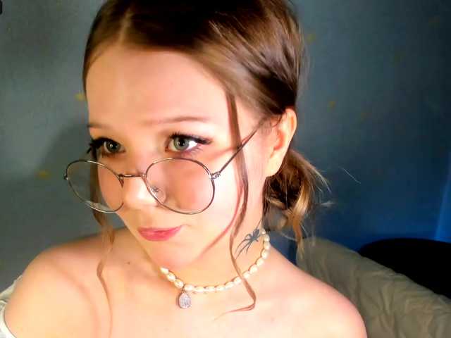 Live sex webcam photo for MelMooon #291262644