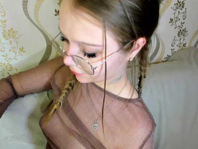 Live sex webcam photo for MelMooon #291861791