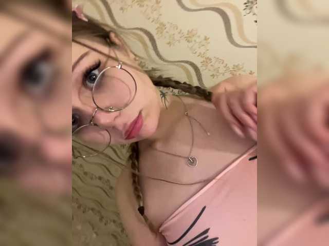 Live sex webcam photo for MelMooon #291996296