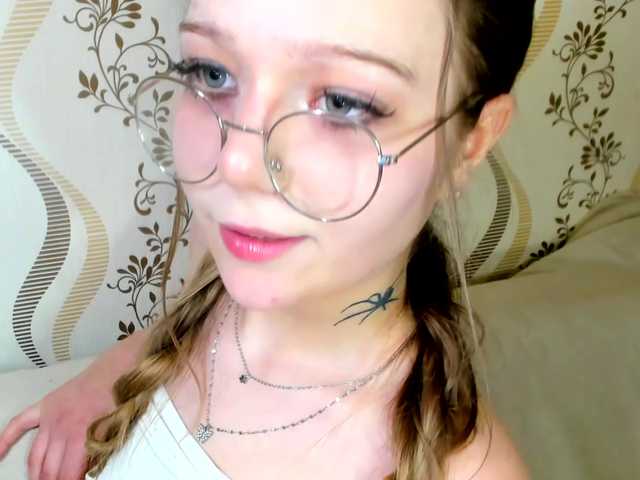 Live sex webcam photo for MelMooon #292202711