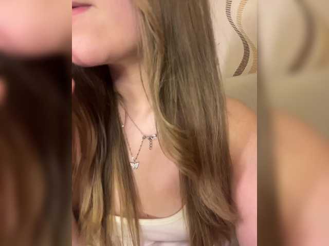 Live sex webcam photo for MelMooon #292285507