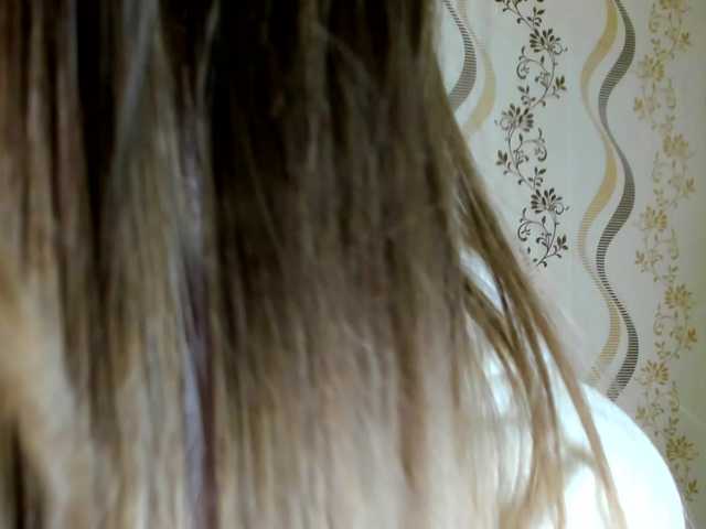 Live sex webcam photo for MelMooon #292398873