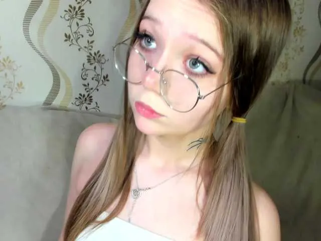 Live sex webcam photo for MelMooon #292405869