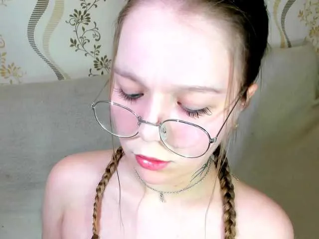 Live sex webcam photo for MelMooon #292648733